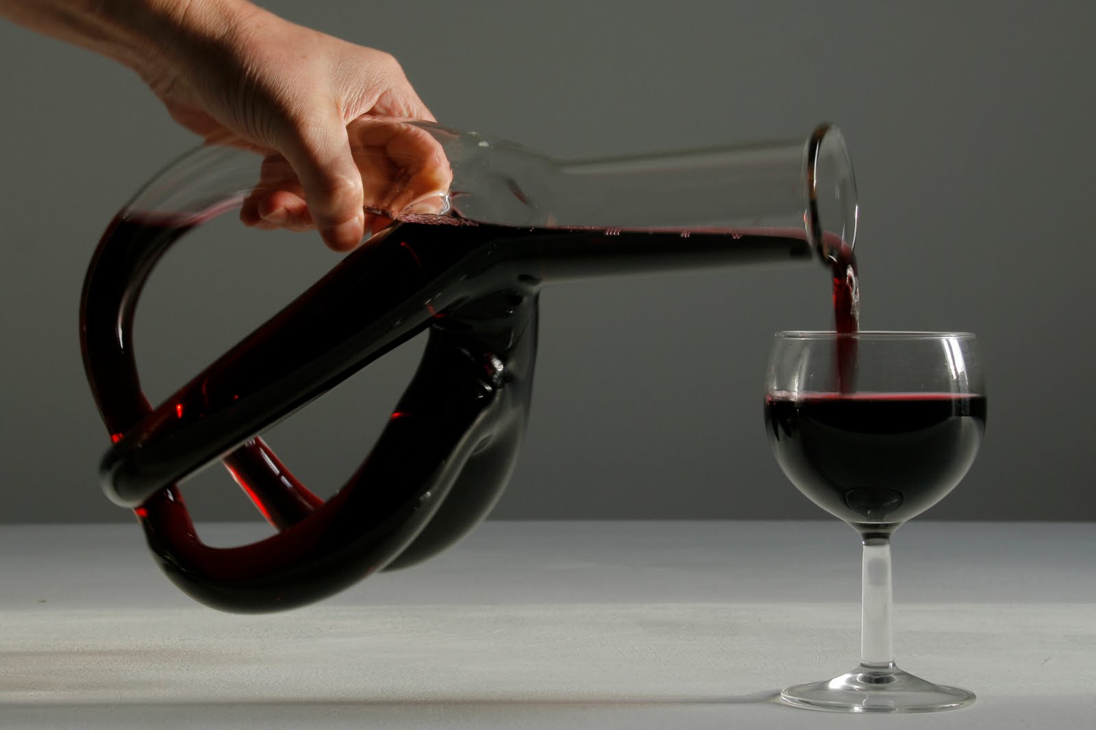 Урок вина. Необычные бокалы для вина. Необычный декантер для вина. Необычные сосуды для вина. Бокалы декантеры для вина.