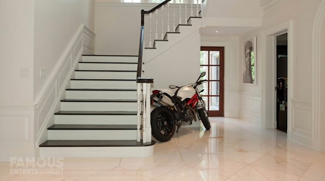 59 Interior Design Photos vs. Alicia Keys & Swizz Beats $20.8 Million Razor Luxury Mansion Tour
