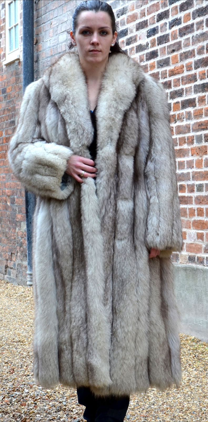 LAFOURRURE2: Sophia love fox fur coat