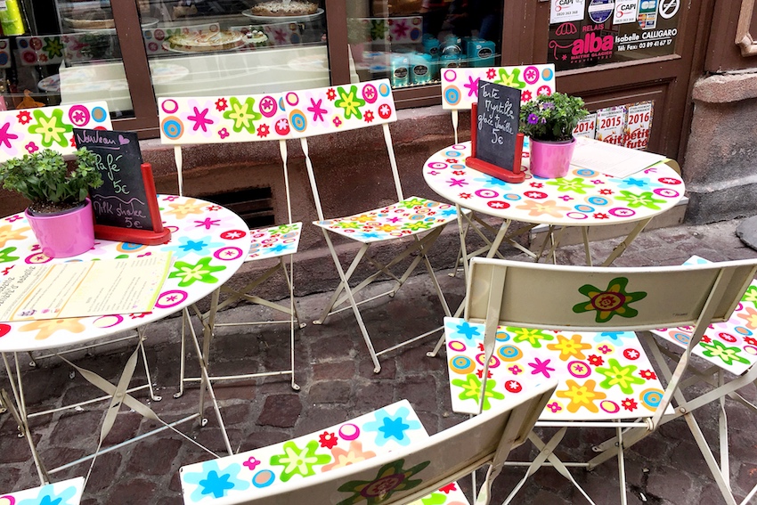 Viele kleine Cafés laden zum Verweilen ein Viele kleine Cafés laden zum Verweilen ein
