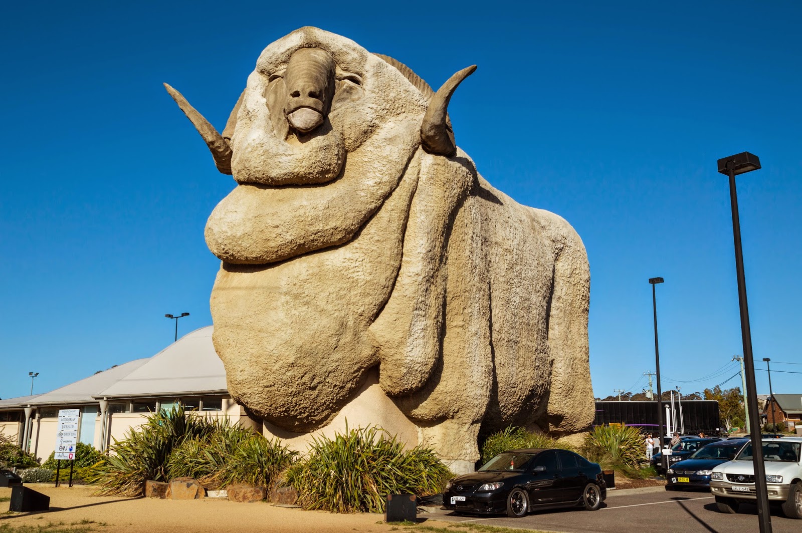 Памятник гусенице в австралии Памятник гусенице в австралии