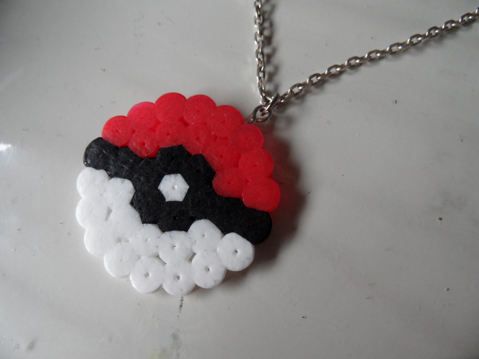 My Virtuous Hands: DIY. hama beads: pokeball