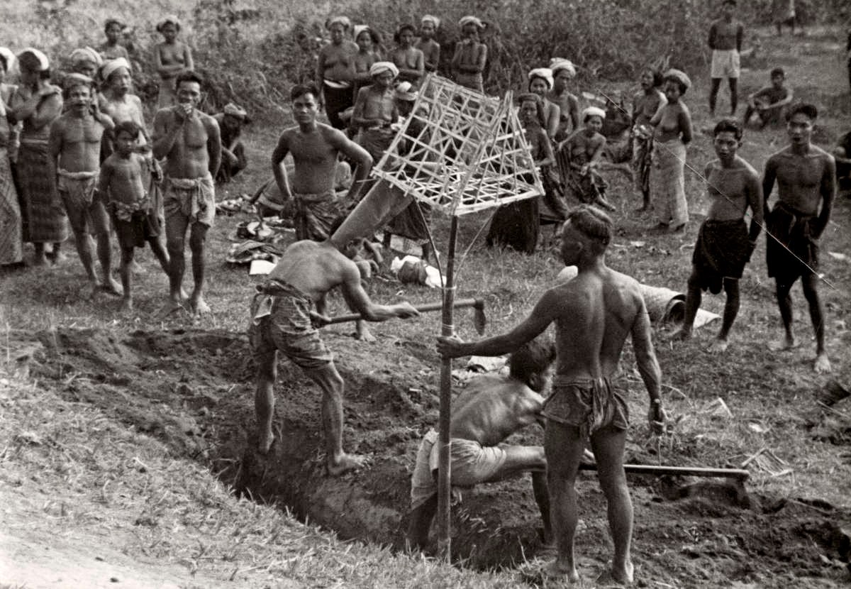 Beberapa Foto Kuno Bangunan suci dan Budaya masyarakat 