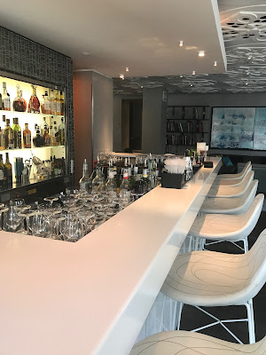 melaines-insights, www.melaines-insights.com, melainesinsights, travel, europe, france, hoteldeparis, hoteldeparissainttropez, st. tropez, saint tropez, wanderlust, travelblogger, travel luxury, photo of the bar at the hotel de paris saint tropez