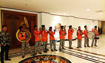 Dalam Alunan Musik Tandjidor Betawi Prabowo Asyik Menari 