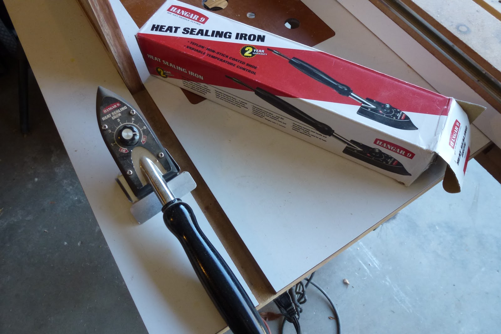 Fine Wood Finishing Applying Adhesive Veneer Edging