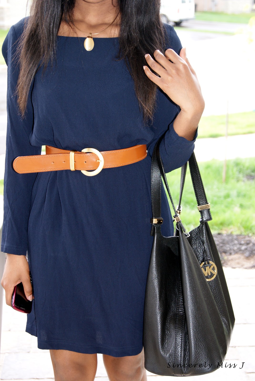 navy blue dress can be complemented with brown belt style tips from blogger