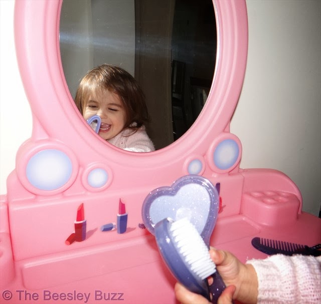 There is also a real working light at the top of the mirror. This needs