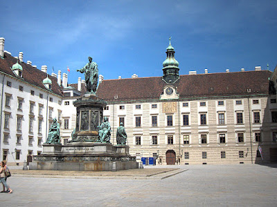 "Wien.Hofburg15" by Georges Jansoone - Own work. Licensed under CC BY 2.5 via Wikimedia Commons - https://commons.wikimedia.org/wiki/File:Wien.Hofburg15.jpg#/media/File:Wien.Hofburg15.jpg