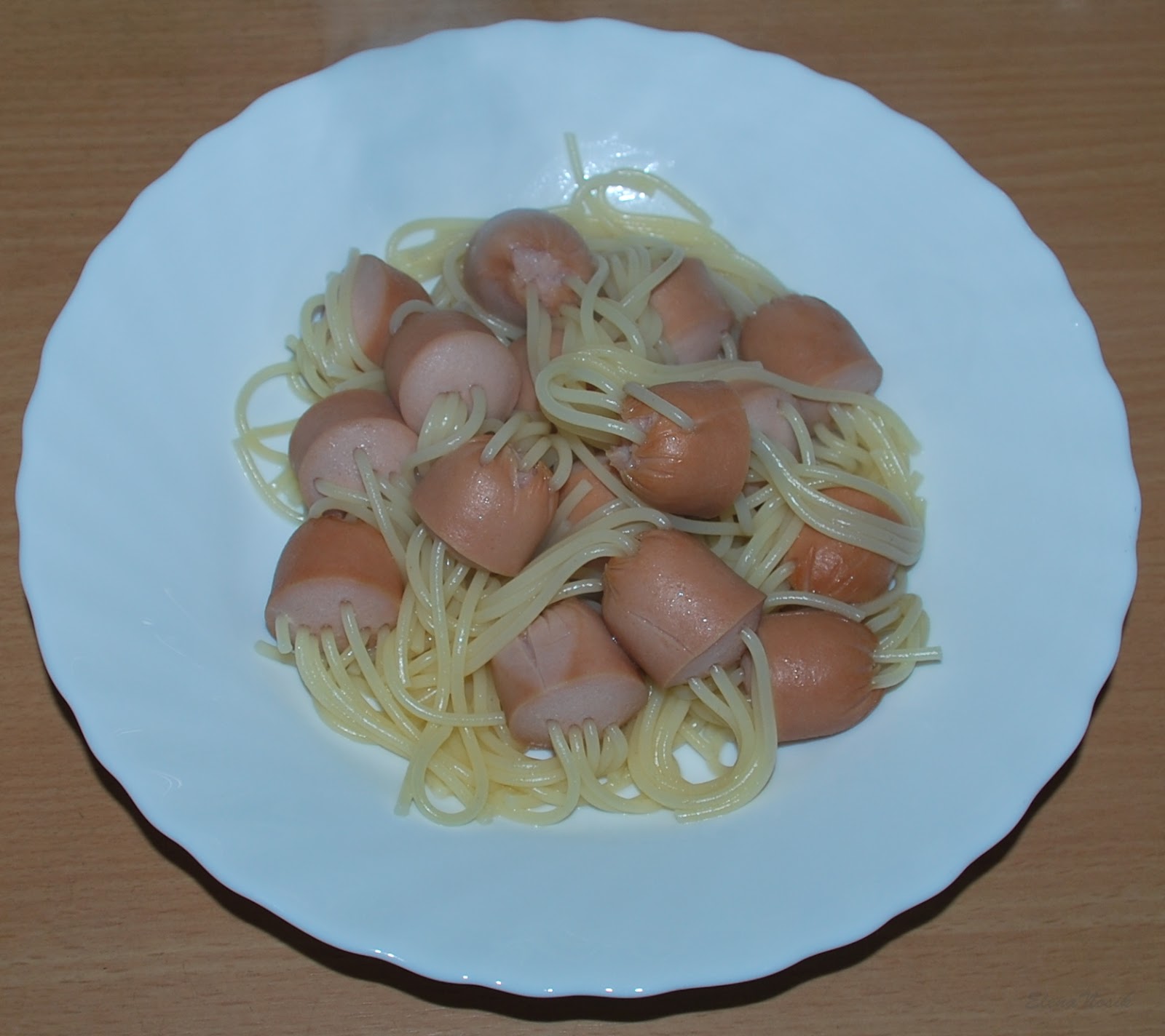 Сливочные сосиски с макаронами
