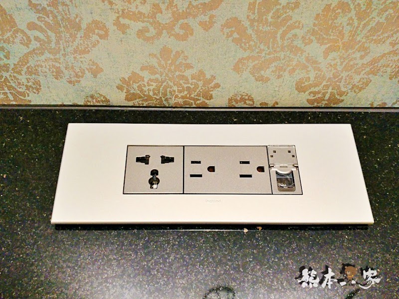 三重江月行館|挑高房型與媲美好樂迪KTV視聽室獨立空間|大窗綠化環境好舒適
