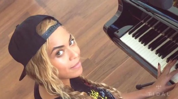 The A-List Zone: Happy Anniversary: Beyonce Showcases Piano Skills For ...