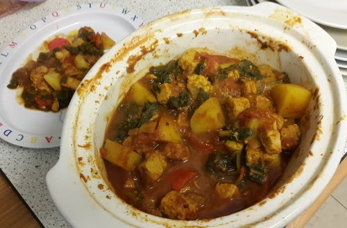 Whoopidooings: Rocking My World Friday - Slow Cooker Curry