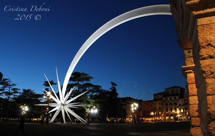 Stella Di Natale Arena Di Verona.Esplorando La Stella Di Natale In Piazza Bra A Verona Un Opera Che Vivra Nel Tempo