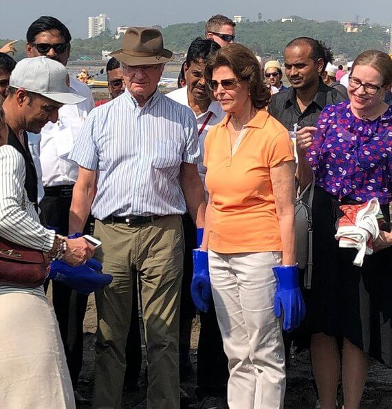 King and Queen participated in the world's largest beach cleanup project with the initiator and volunteers on the Versova beach