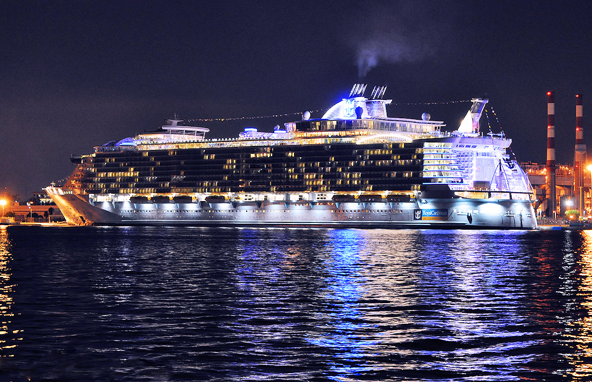 Очарование морей лайнер Очарование морей лайнер