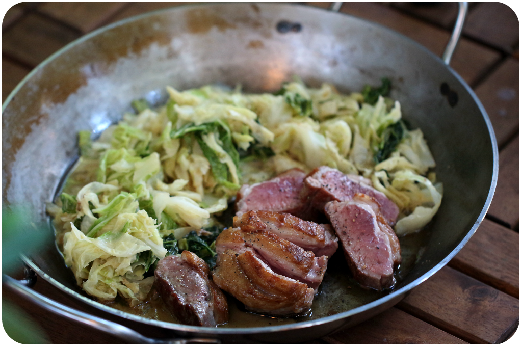 Lammlachse dry aged und geschmorter Wirsing in einer Eisenpfanne von DE BUYER | Arthurs Tochter Kocht von Astrid Paul Lammlachse dry aged und geschmorter Wirsing in einer Eisenpfanne von DE BUYER | Arthurs Tochter Kocht von Astrid Paul