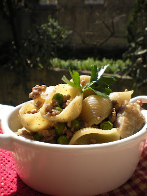 Conchiglie al Ragù bianco con Piselli e Funghi