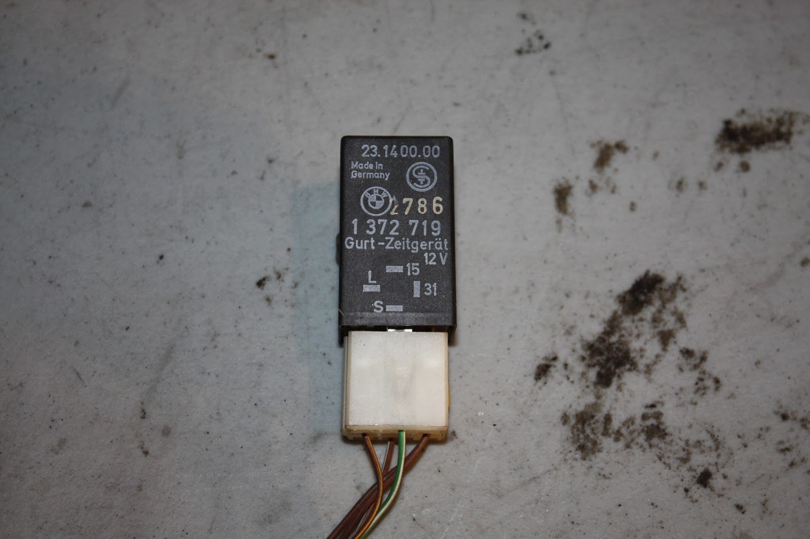 KrEvCon BMW Parts E30 Relay w/ Harness (1 372 719)