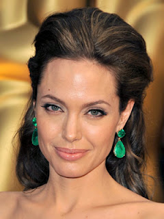 Angelina Jolie Hairstyle Trends for Women