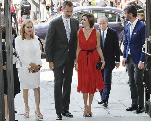 Queen letizia wore Carolina Herrera silk dress in red, Prada Toe Pump, Coolook earrings and carried Nina Ricci Arc Clutch