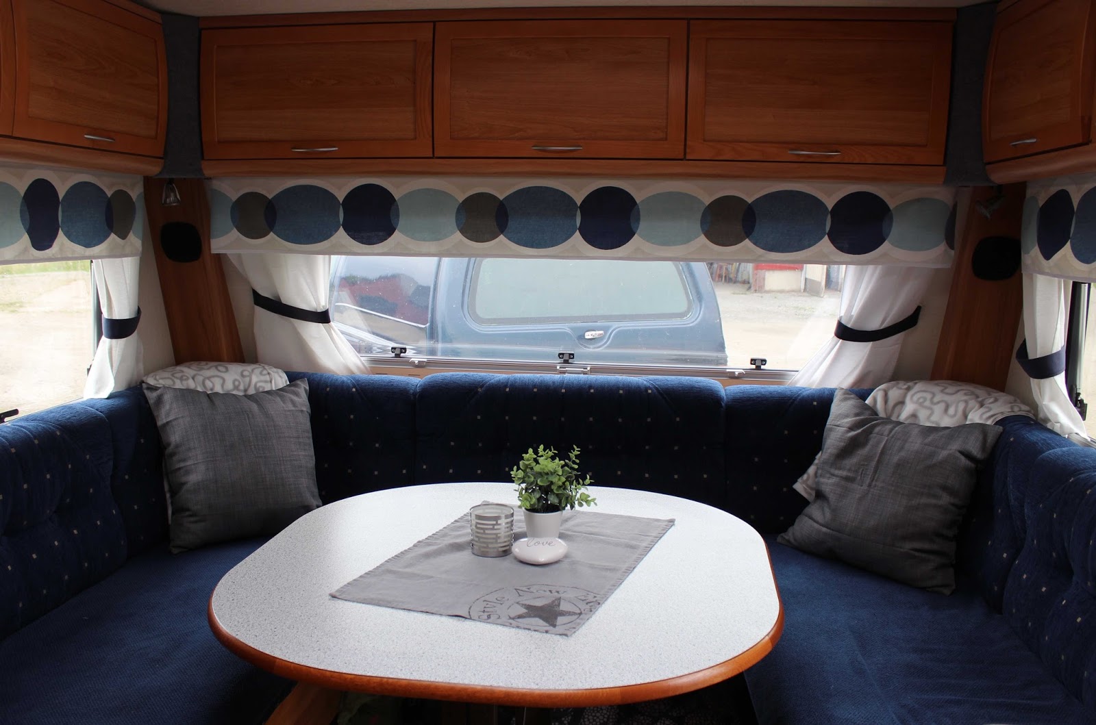 Toregårds lilla Lotta Nya gardiner till husvagnen