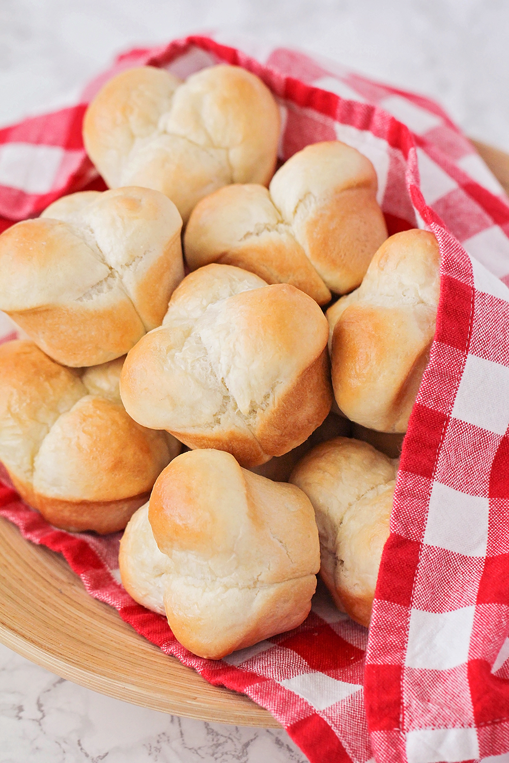 These 90 minute dinner rolls are so light and fluffy, and taste amazing! 