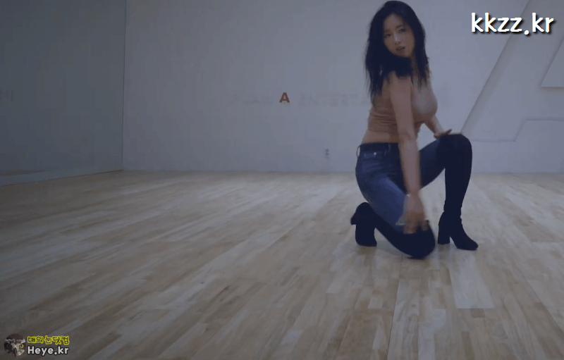 춤 좀 추는 에이핑크 윤보미