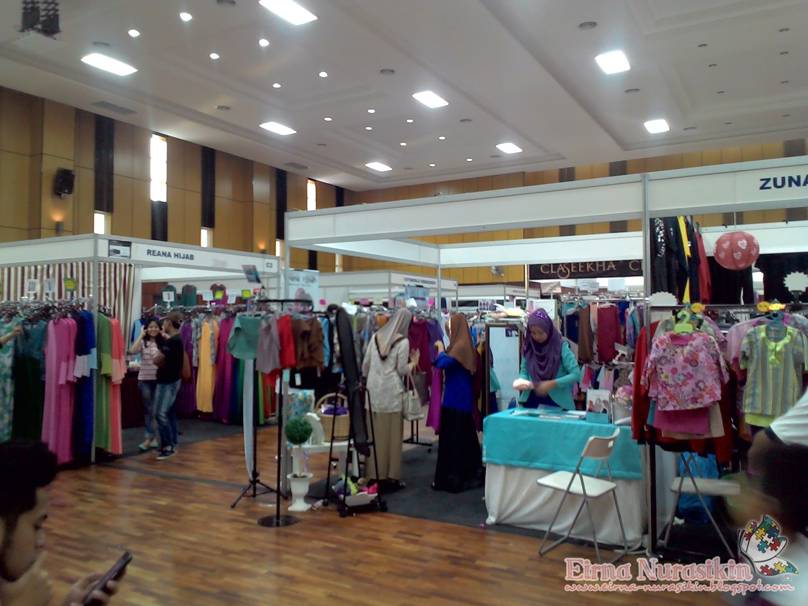ficial Blog Eirna Nurasikin 07 01 15 Terdapat booth hijab yang terkenal iaitu Aidijuma dan Naelofar Hijab Selain booth hijab ada juga booth menjual pakaian makanan dan produk kecantikan