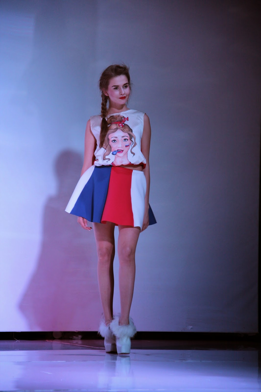 детский показ мод. дети на подиуме. показ подростковой одежды. детские платья модный показ. кастинг в модельное агентство.