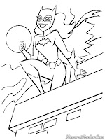 Batgirl Tersenyum Kepada Batman Dari Atap Gedung Pencakar Langit