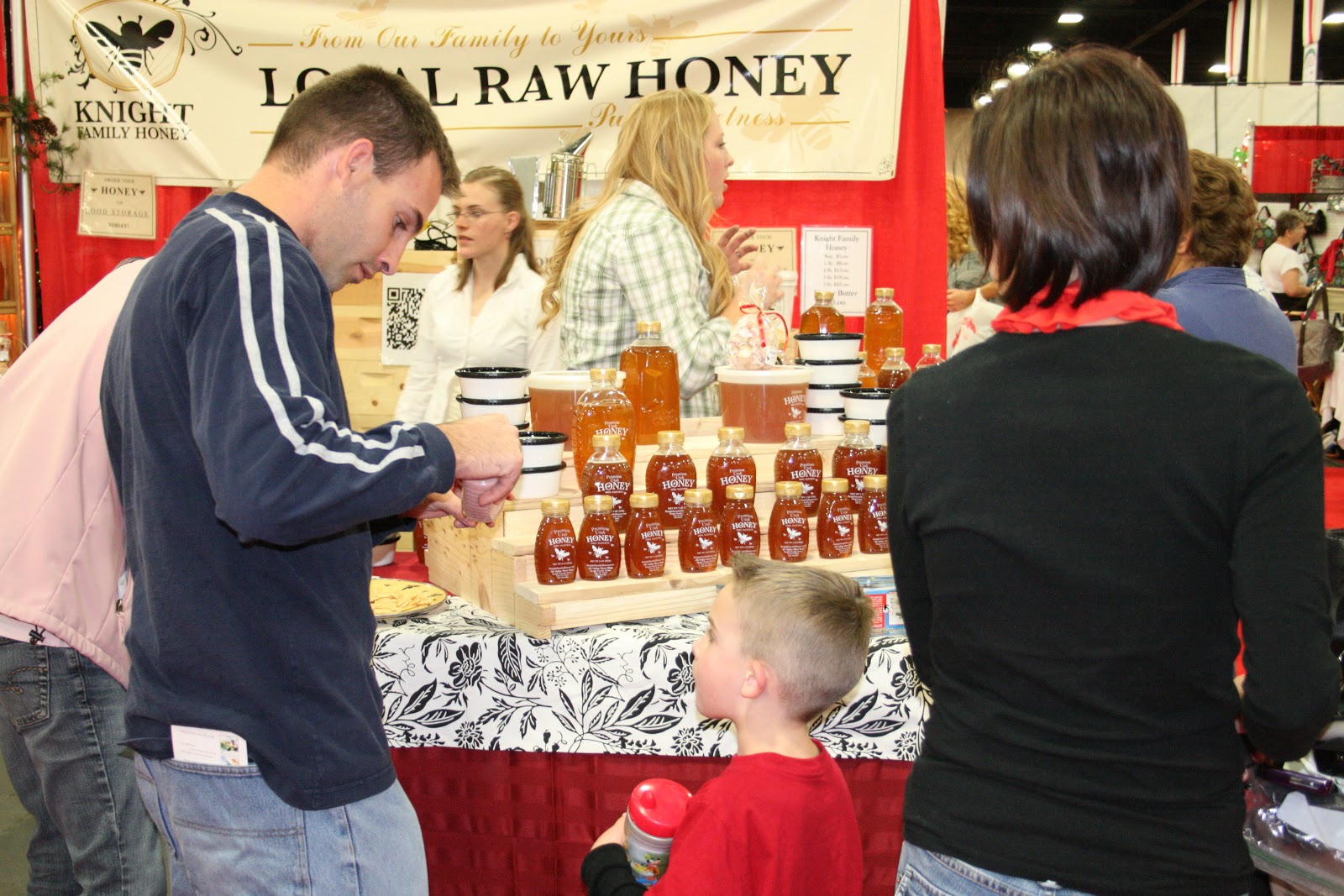 Showcase Events, Inc. Salt Lake Family Christmas Gift Show Photos