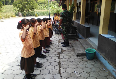 BABINSA GESI LATIH PBB SISWA SD N 1 SLENDRO BABINSA GESI LATIH PBB SISWA SD N 1 SLENDRO