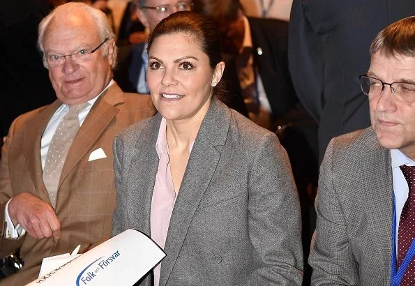 Crown Princess Victoria wore a wool blazer and trousers by Erdem X H&M. Society and Defense conference in Sälen