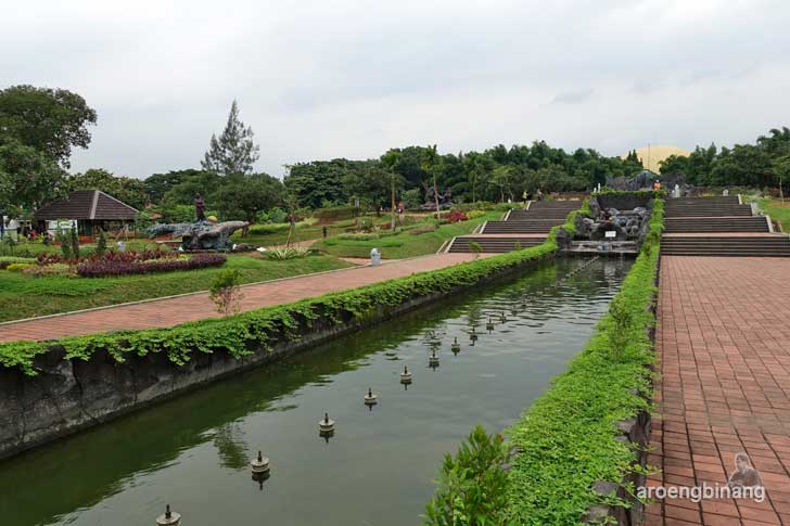 taman legenda keong emas tmii jakarta