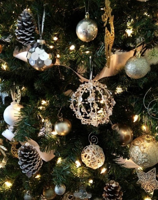 11 DIY Ways To Decorate With Pine Cones This Christmas | Do it yourself ideas and projects