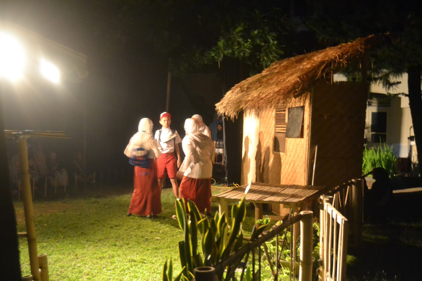 Contoh Naskah Drama (Teater) Singkat Durasi Kurang Dari 10 