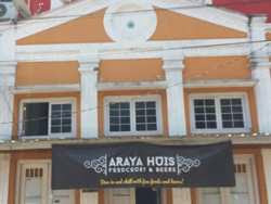 Hotel Murah Dekat Pasar Baru Bandung - Araya Huis Homestay