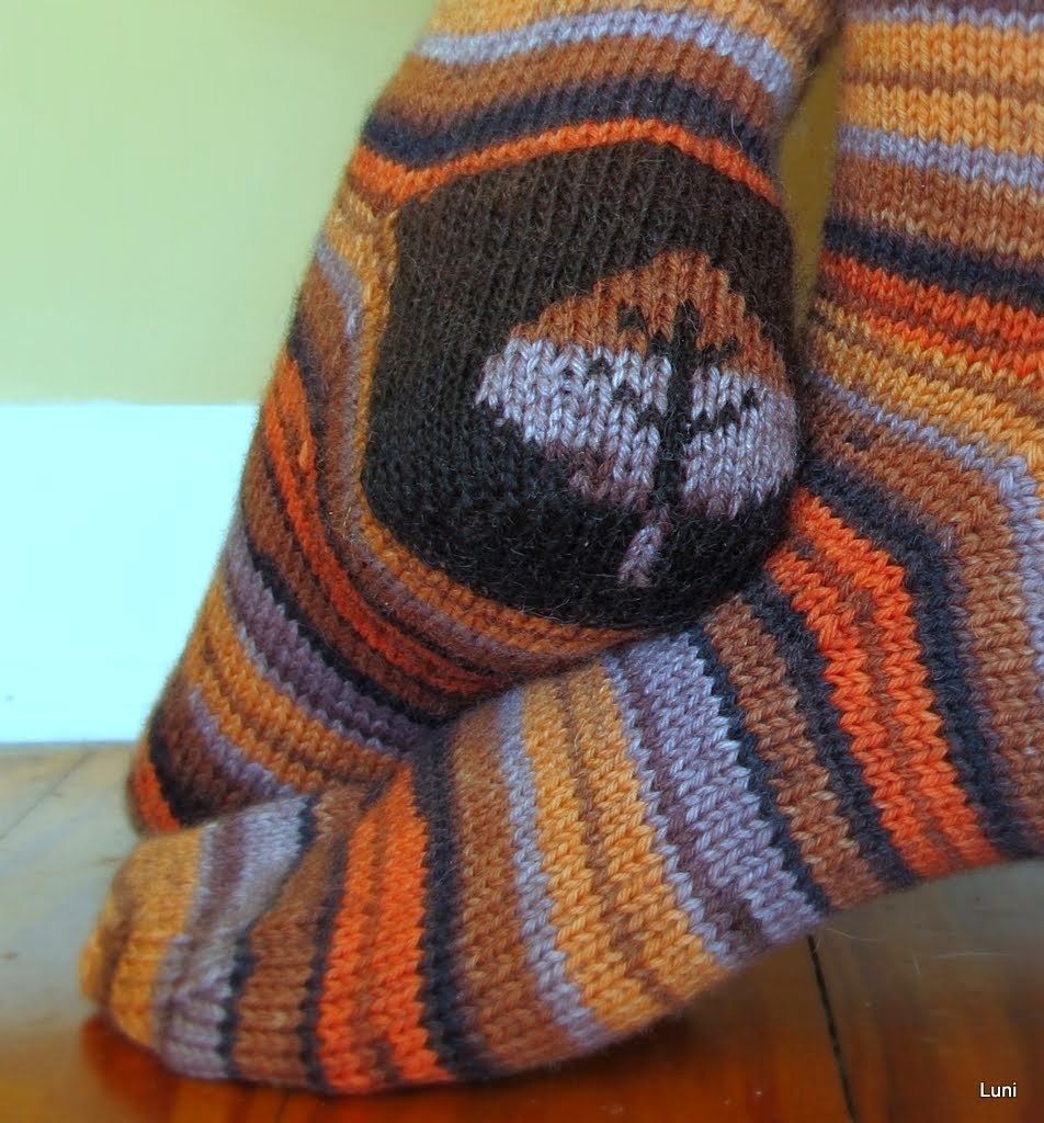 3 Sleeves to the Wind Double Knit Sock Heels Pattern