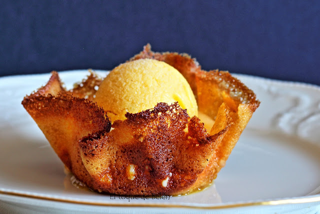 Tulipa De Naranja Con Crema Pastelera  Y Helado  De Mango 
