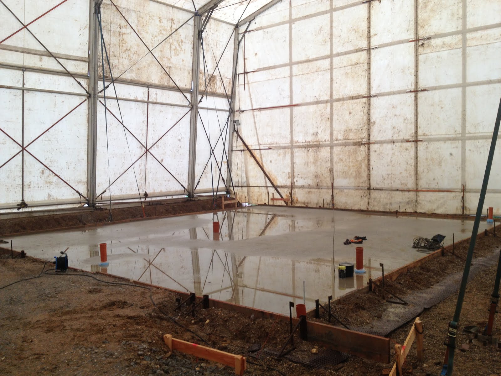 Unser neues Heim: Das Zelt steht