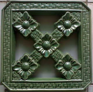 Model Loster Rumah Keramik motif biasa