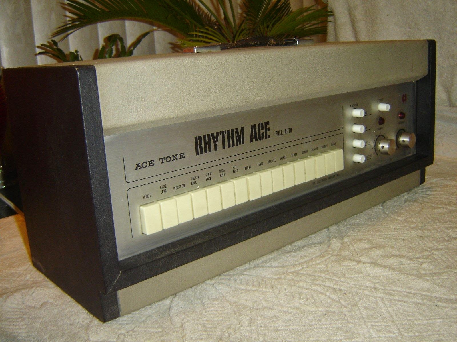 JonDent - Exploring Electronic Music: Roland Drum Machines - The Timeline