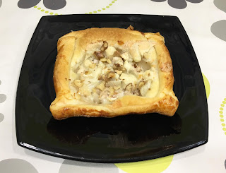 Puff pastry with chicken, cheese and nuts