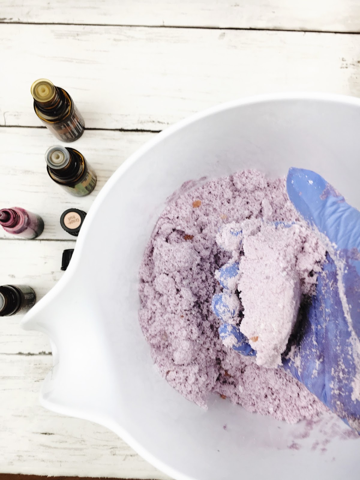 five sixteenths blog Make it Monday // DIY Bath Bombs with Essential Oils