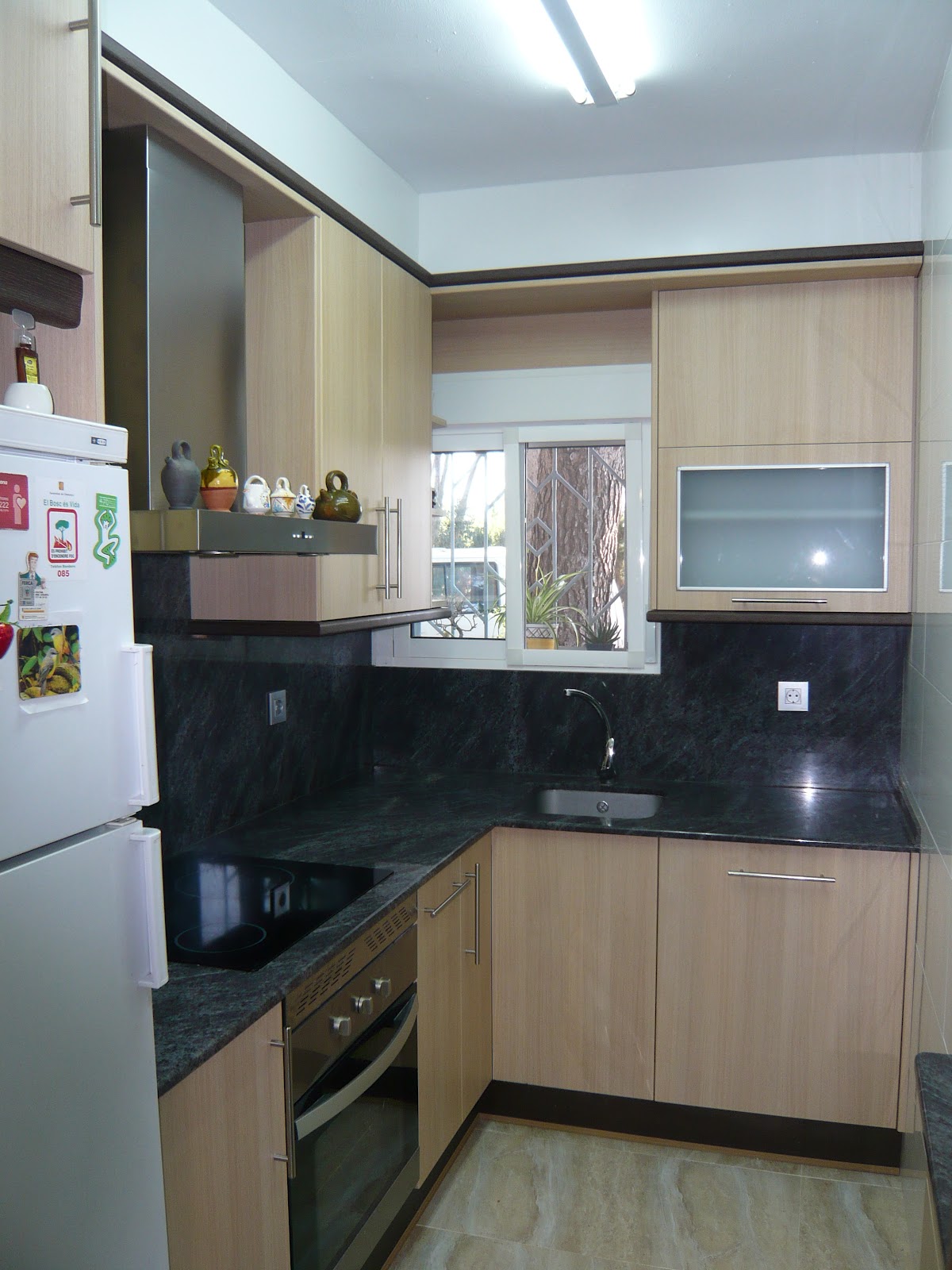 REUSCUINA: Muebles de formica color aya