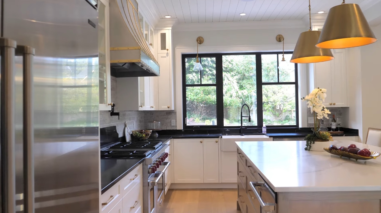 9 Photos vs. 2450 Lansdowne Road | Victoria - Luxury Home & Interior Design Video Tour 9 Photos vs. 2450 Lansdowne Road | Victoria - Luxury Home & Interior Design Video Tour