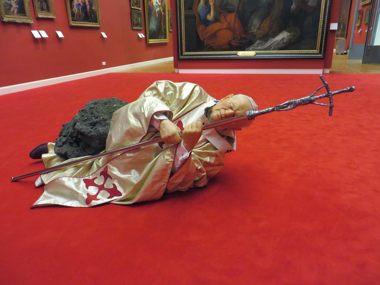 Маурицио Каттелан белка