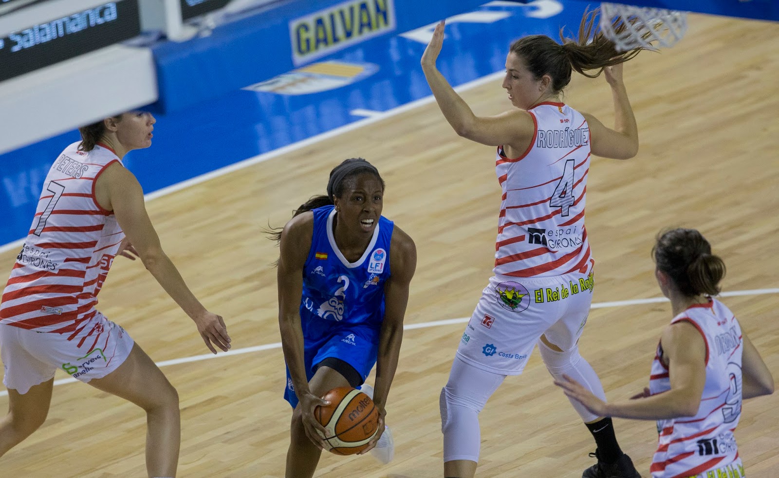 Cronómetro de Récords Adaora Elonu, el éxito en silencio