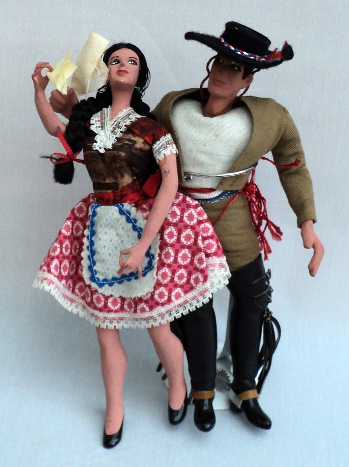World Costume Dolls World Costume Dolls From Chile Honduras Ukraine And Scotland